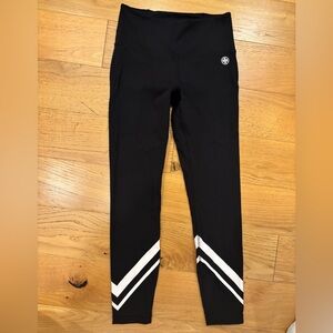 Tory Burch Tory Sport chevron weightless Black and white leggings sz small